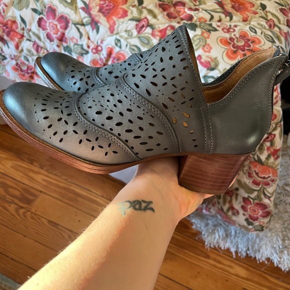 Sofft booties size 6.5- NWOT - Picture 2 of 8